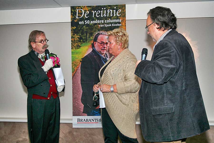 Harry Hens praatte de presentatie aan elkaar. Ina van Cromvoirt was de gastvrouw.