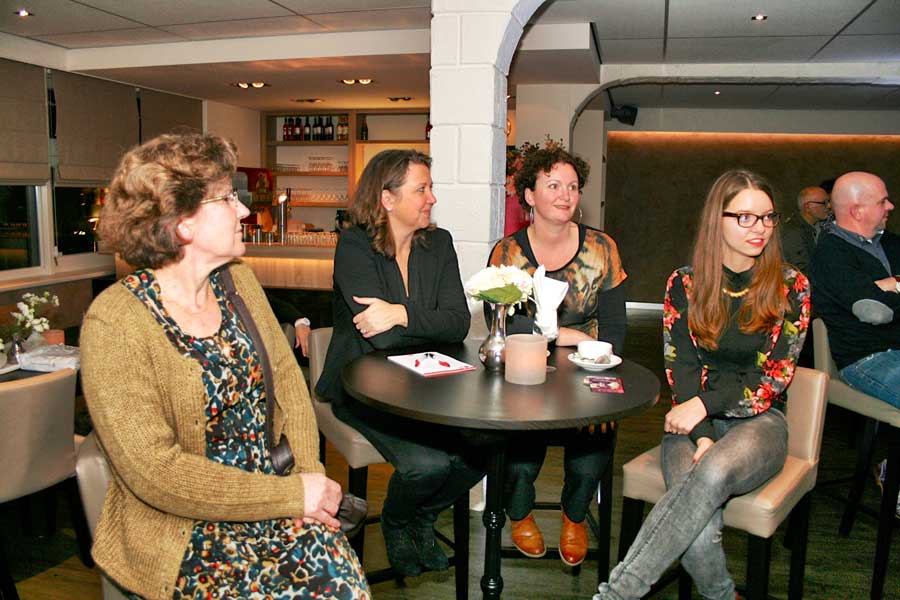  Onder de gasten onder anderen Daphne van Breemen, Chantal Berber en Mireille Kleijngeld 
