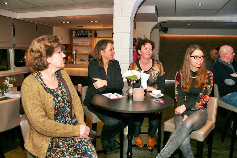 Onder de gasten onder anderen Daphne van Breemen, Chantal Berber en Mireille Kleijngeld